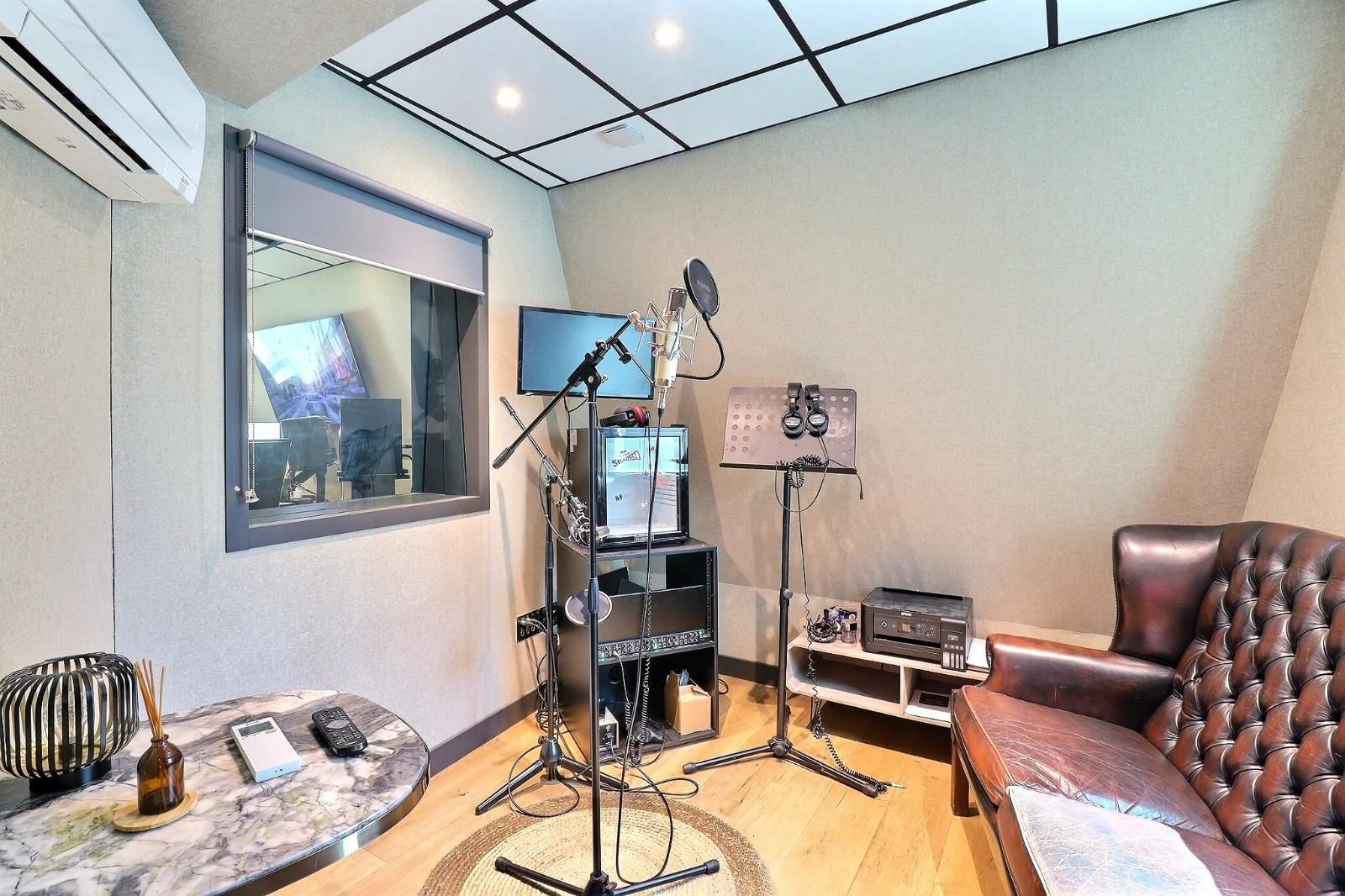 Studio 2