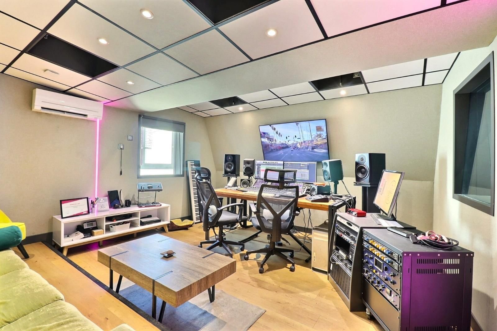 Studio 3